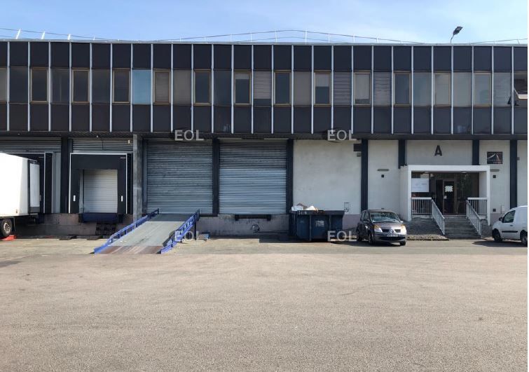 Location Entrepôt 1330 m² non divisibles