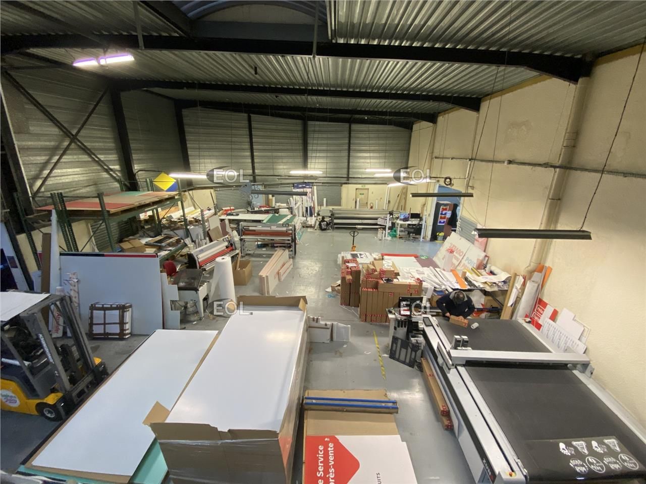 Locaux d'activités à partir de 245 m² à 877 m² à louer aux Ulis (91)