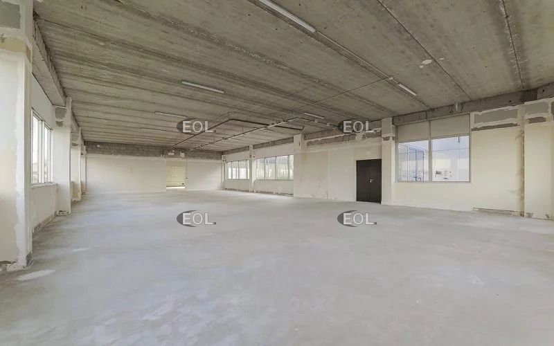 A louer local d'activité de 1 056 m² aux Ulis (91)