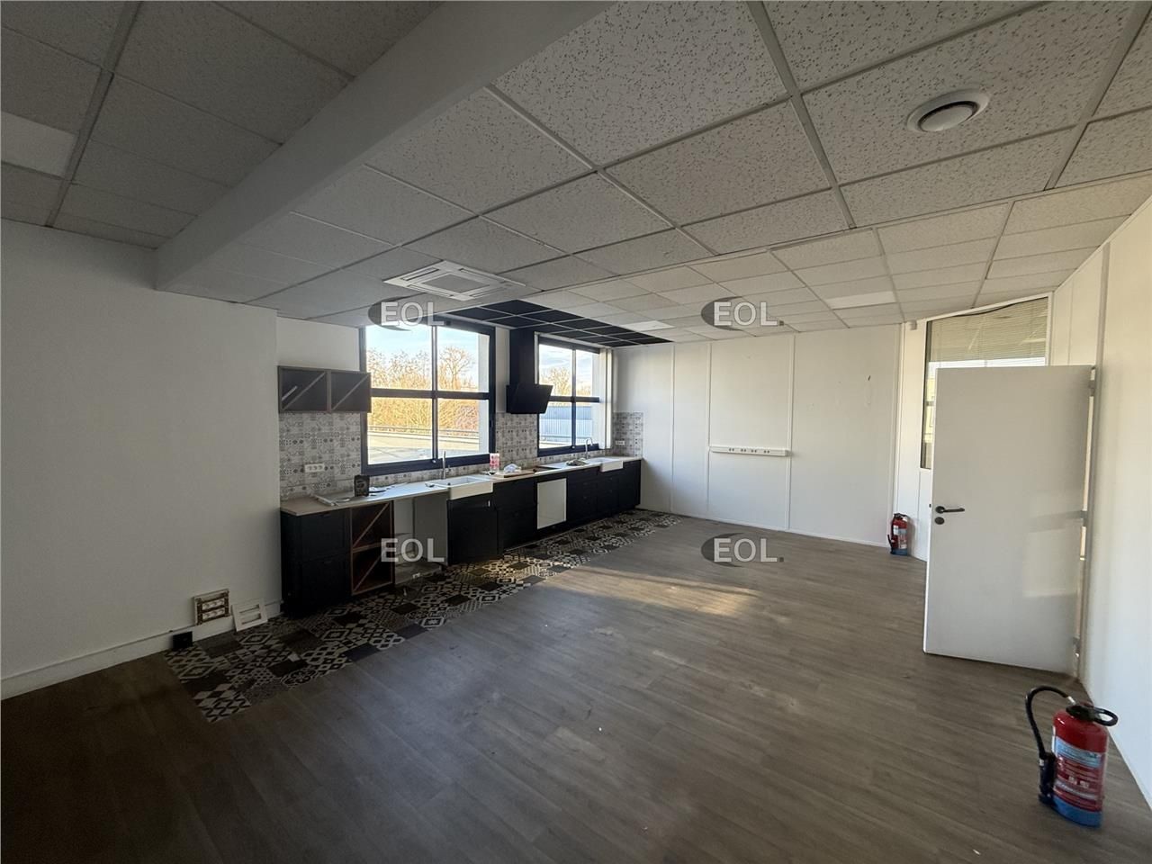 Local d'activité avec bureaux de 1 111 m² à vendre - Croissy-Beaubourg (77)