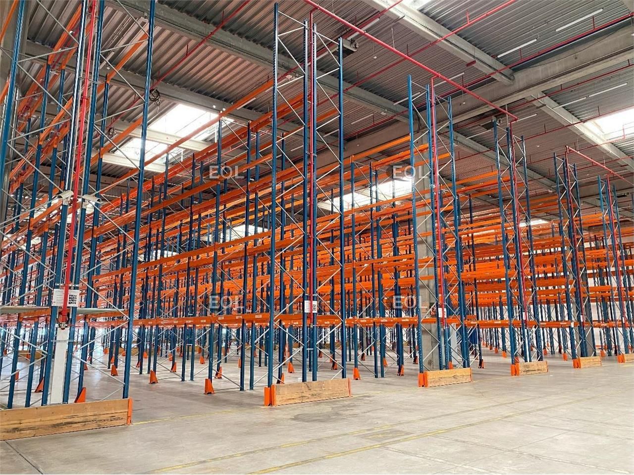 Location Entrepôt 7453 m² non divisibles