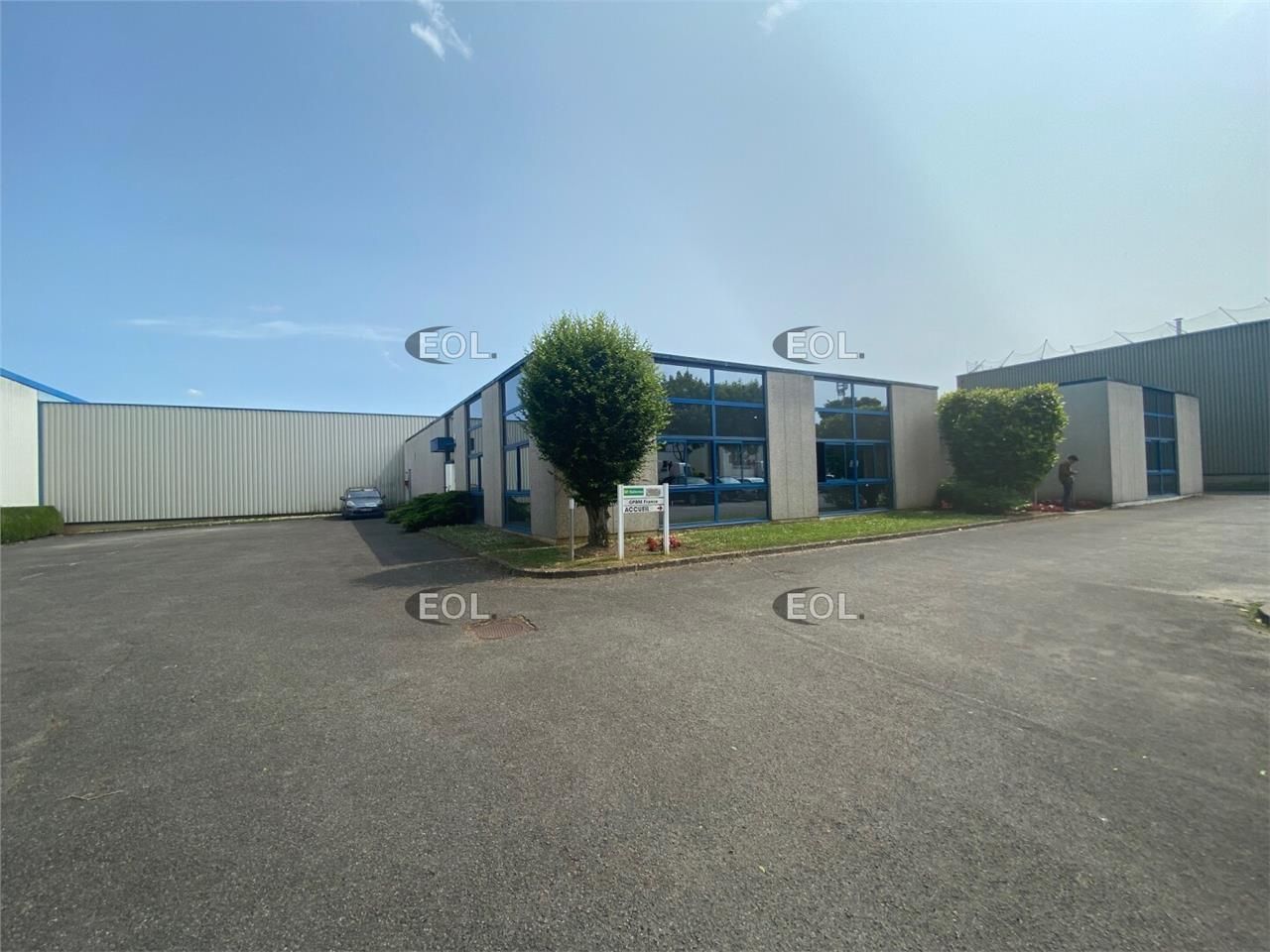 A louer bâtiment indépendant à SAINT PIERRE DU PERRAY (91)