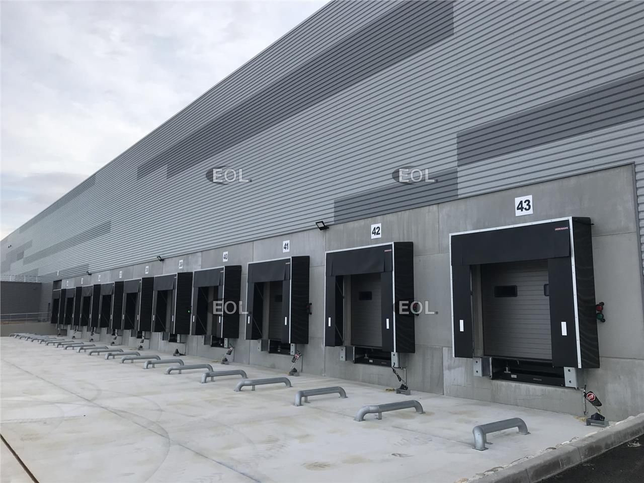 Location Entrepôt 25210 m² non divisibles