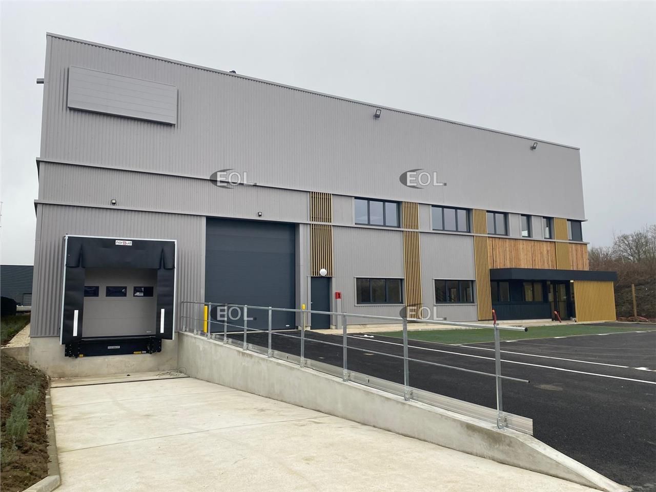Vente Entrepôt 1675 m² non divisibles