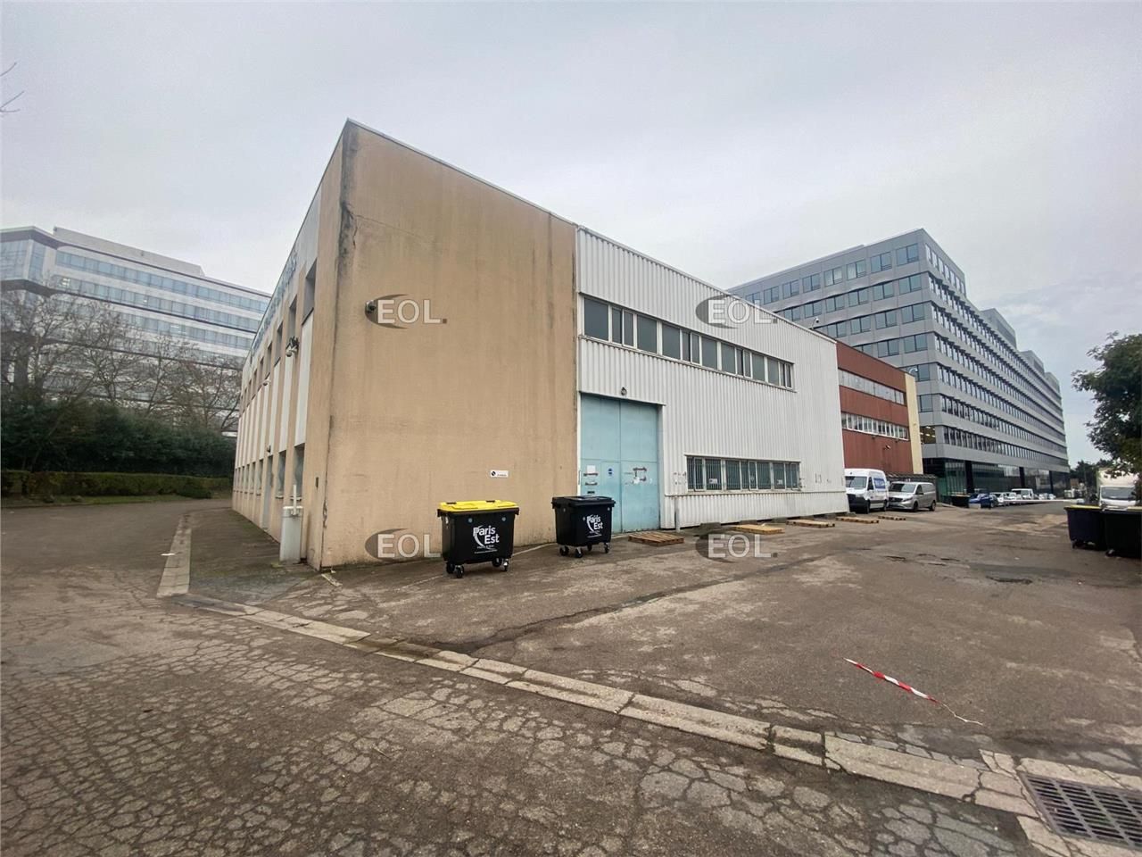 Location Entrepôt 866 m² non divisibles