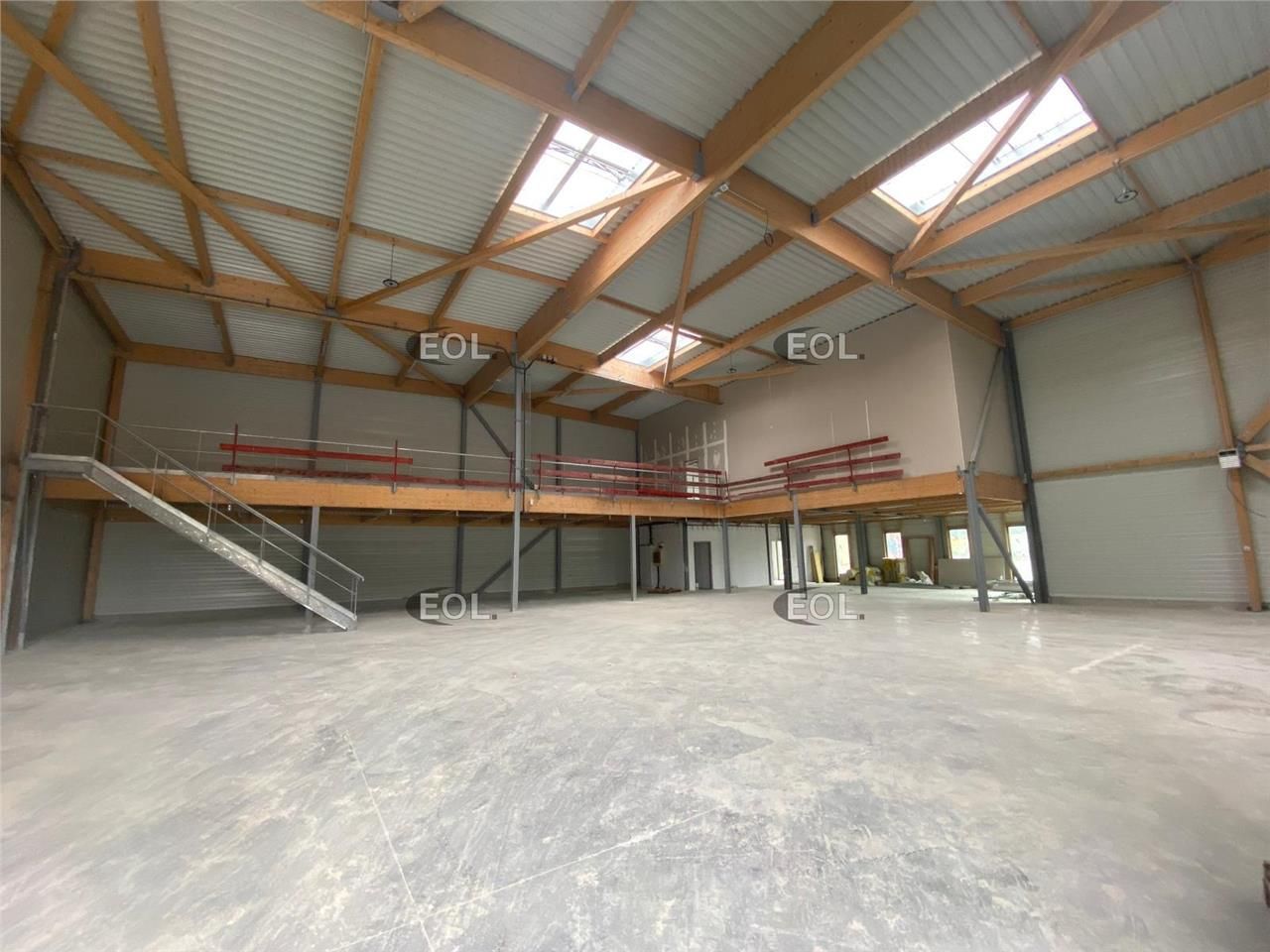 Bâtiment d'activité avec bureaux de 1 414 m² à louer à Courtry (77)