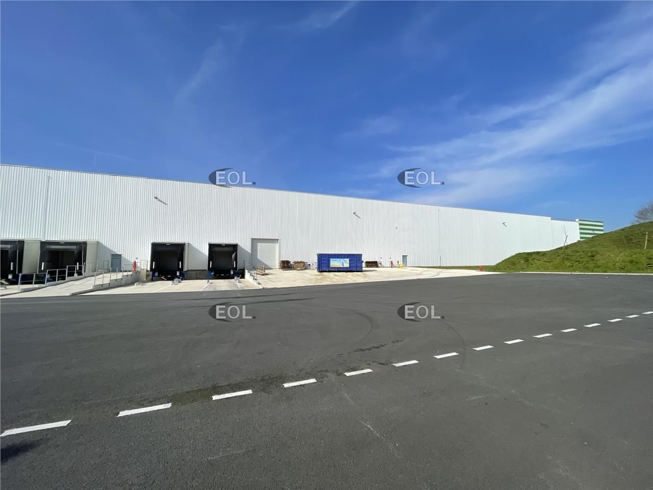 Location Entrepôt 4896 m² non divisibles