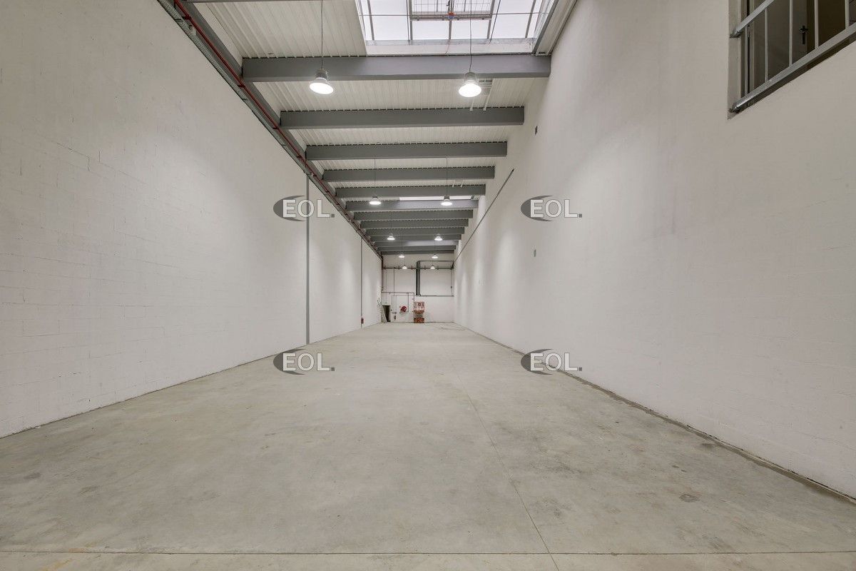 A louer - bâtiment indépendant de 6 465 m² divisibles