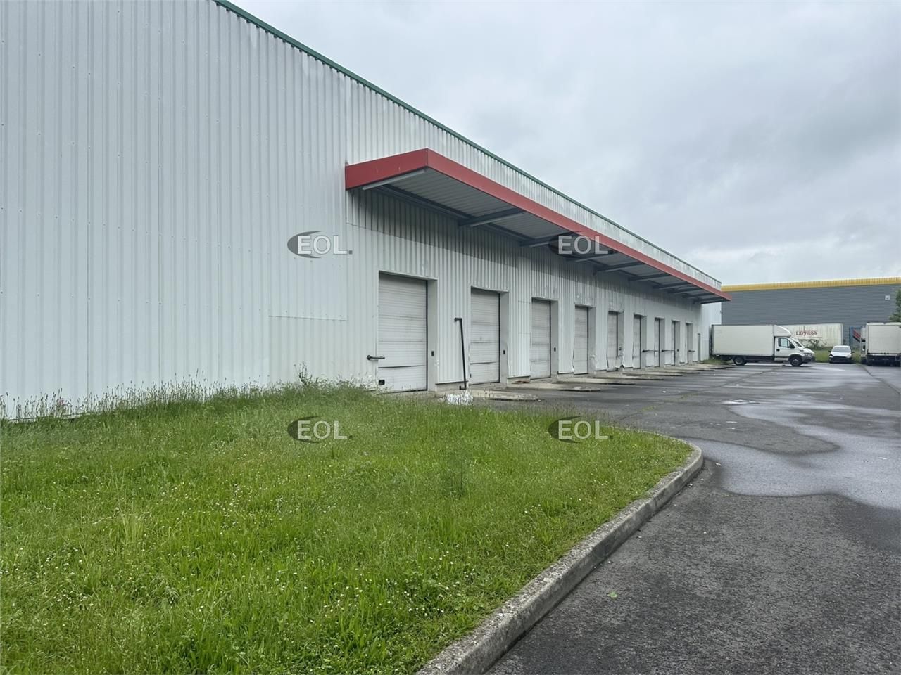 Location Entrepôt 2800 m² non divisibles