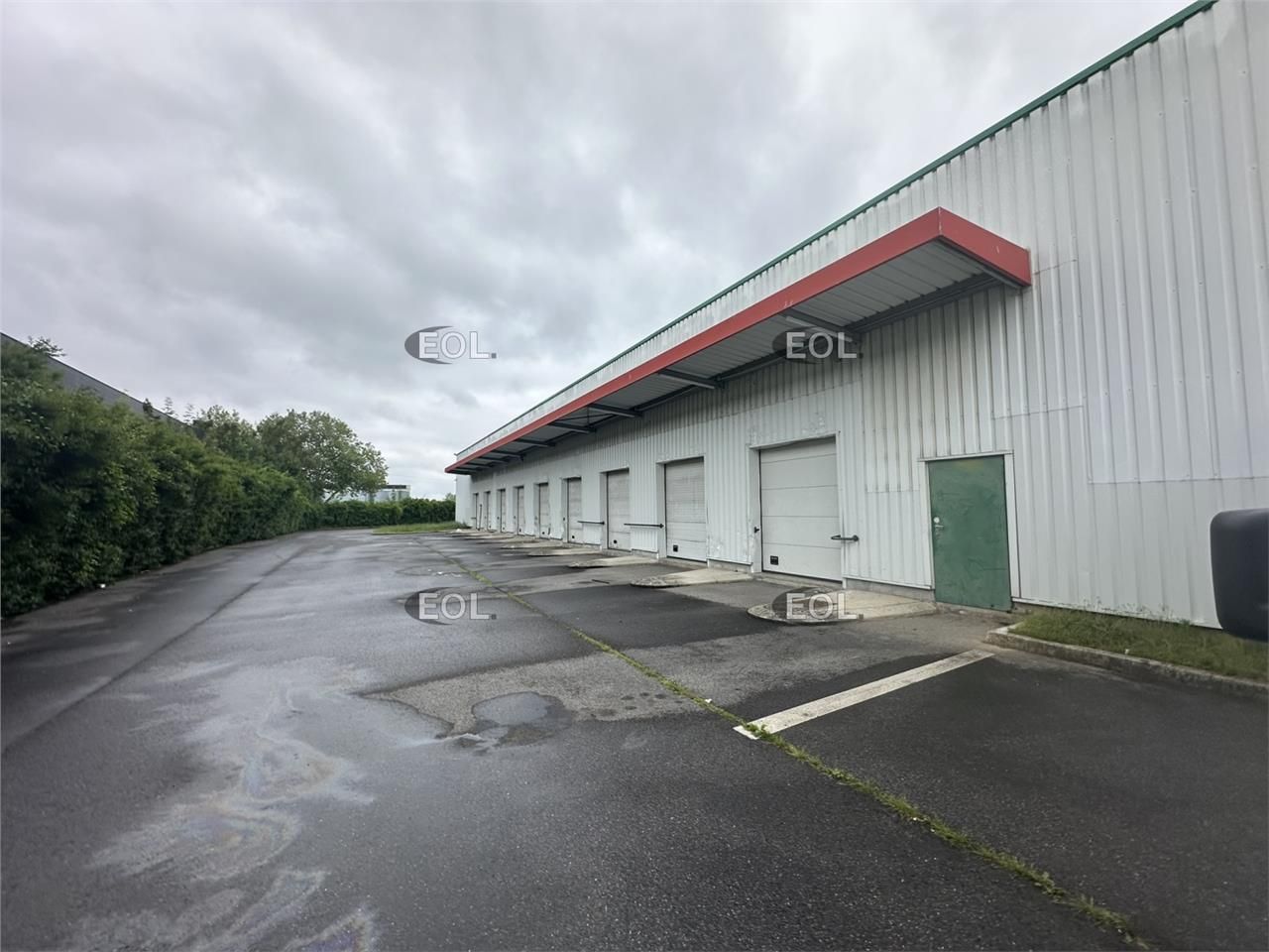 A LOUER IMMEUBLE INDEPENDANT DE DISTRIBUTION D'ENVIRON 2 800 M² A MITRY MORY