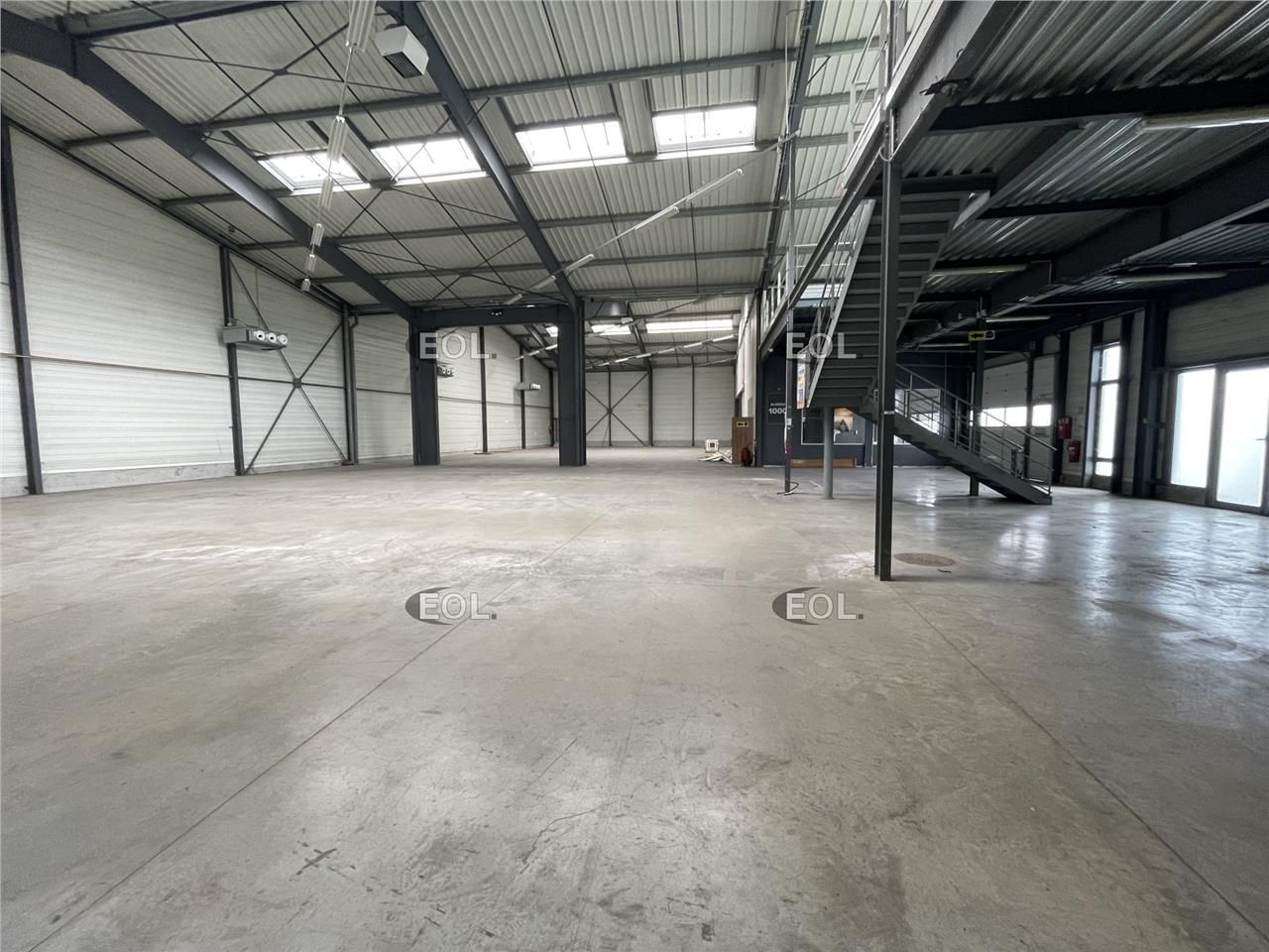 A LOUER : Locaux d'activités rénovés