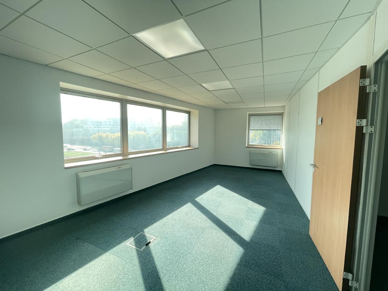 2819.6 m² pour ce bureaux en location à Bobigny