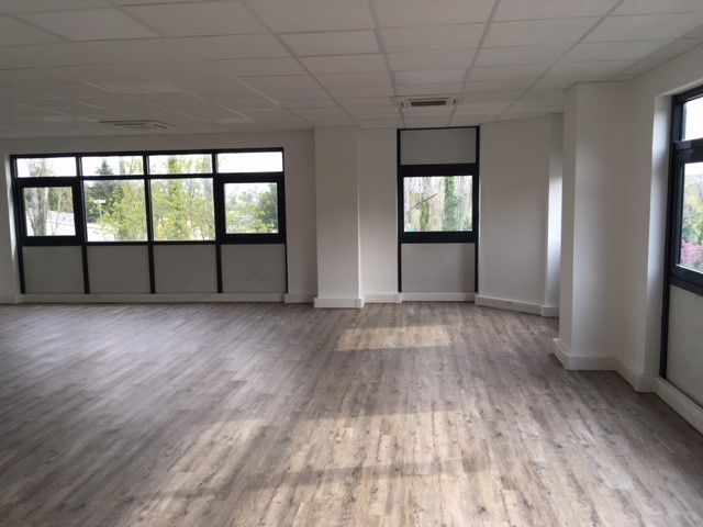 CBRE vous propose 1 surface de bureaux de 164 m² 