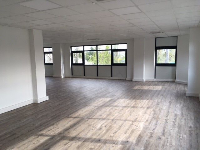 CBRE vous propose 1 surface de bureaux de 164 m² 