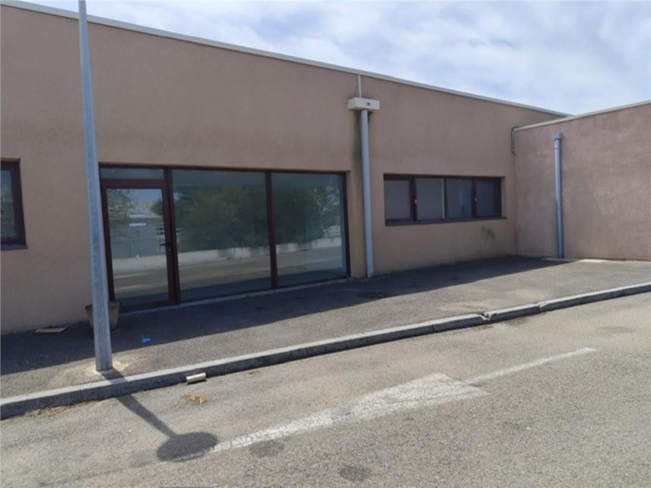 CBRE vous propose des bureaux et locaux d'activit