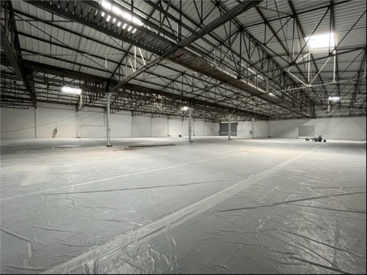 CBRE vous propose un entrepôt rénové de 3 927 m² 