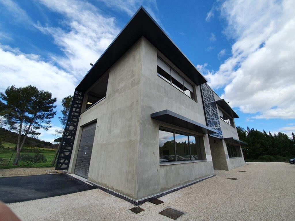 CBRE vous propose une surface récente de 215 m² e