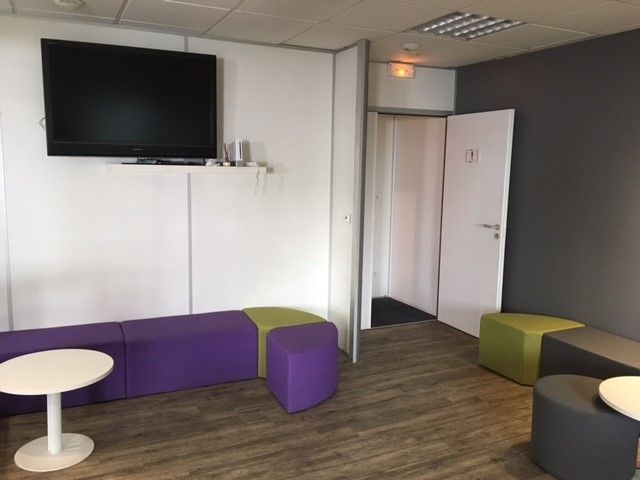 CBRE vous propose un entrepôt de 1 415 m² environ