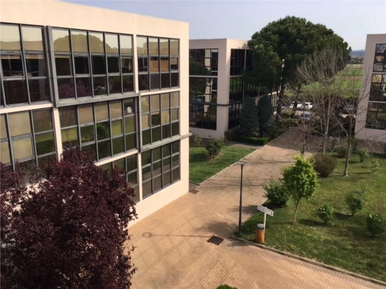 Bureaux cloisonnés à louer sur le Pôle d'Activité