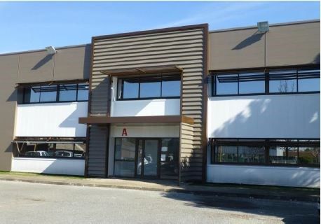 CBRE vous propose 120m² de bureaux cloisonnés et 