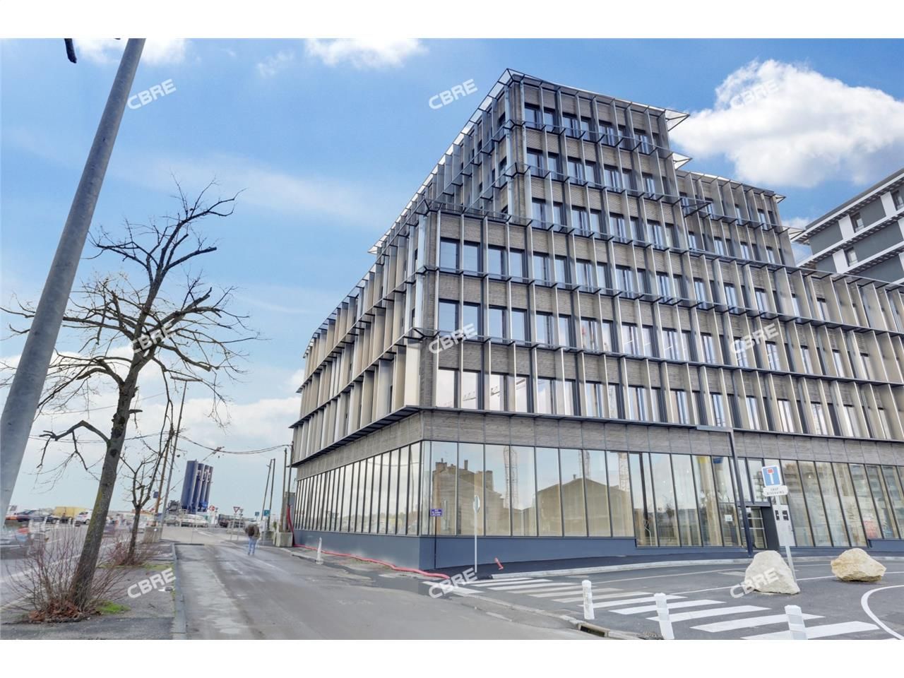 A LOUER - Au sein du quartier Euratlantique, imme