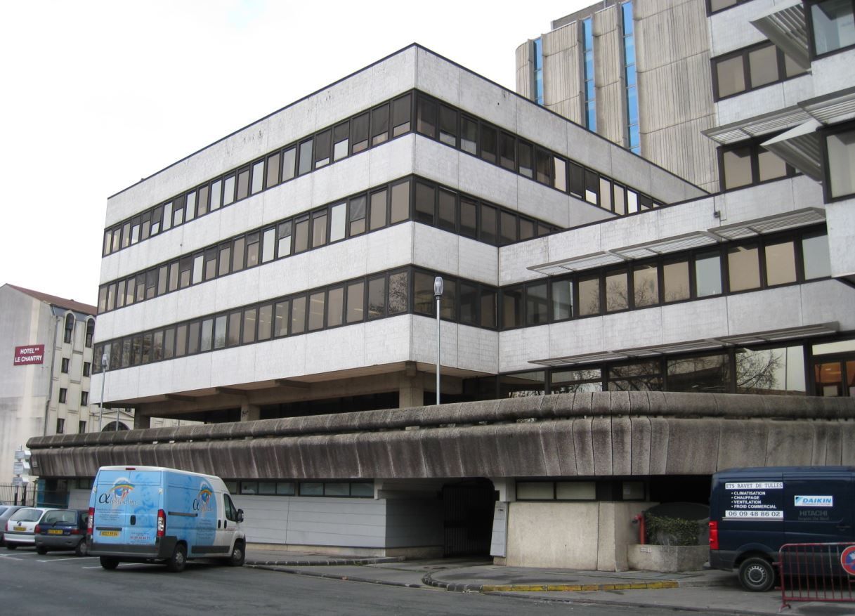 Quartier Mériadeck, au pied du tramway, d'un park