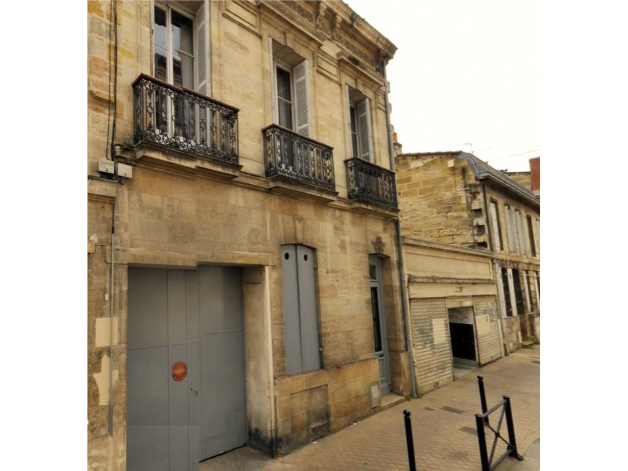 Situé dans un environnement calme, à coté des rui