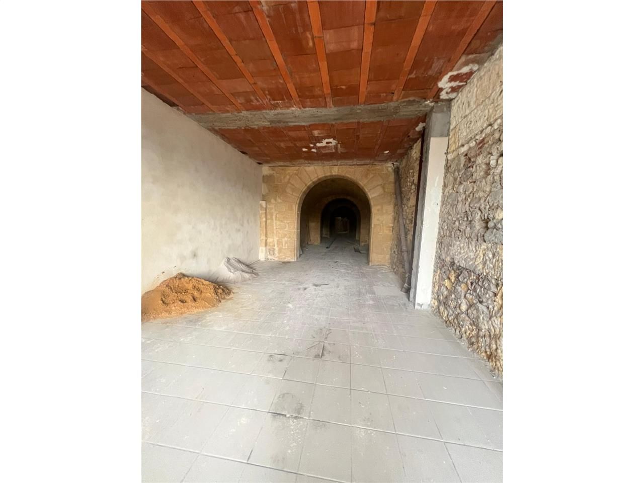 A VENDRE ou A LOUER, CBRE vous propose des bureau