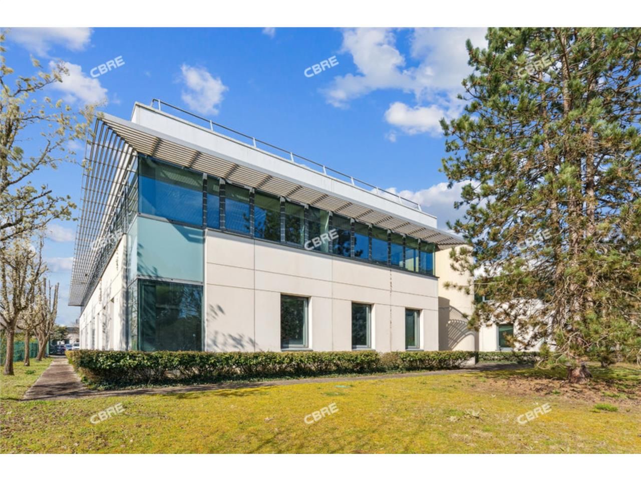 Dans le parc Galilée à Mérignac, site clos, sécur