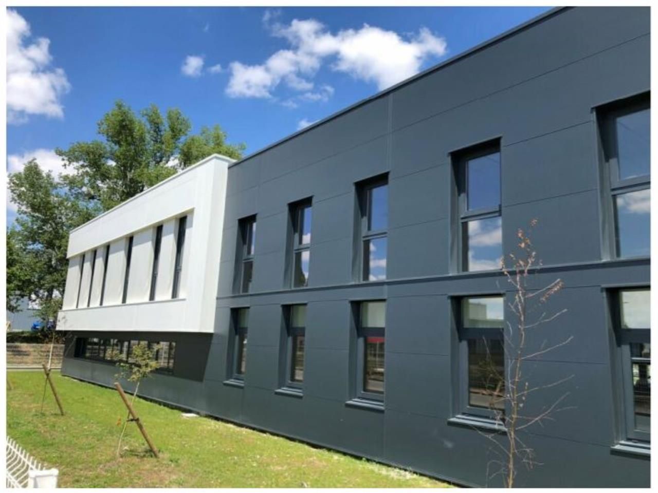 A proximité immédiate de la rocade dans la ZI Cha