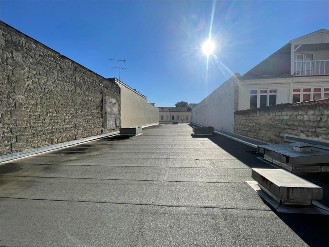 IMMEUBLE DE BUREAUX A VENDRE OU A LOUER  - LE BOU