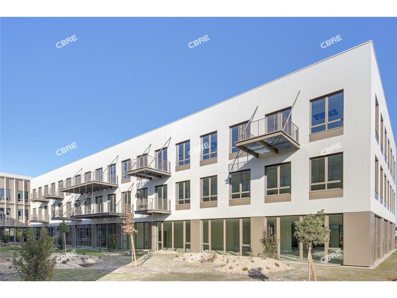 CBRE vous propose 237 m² de bureaux récents et di