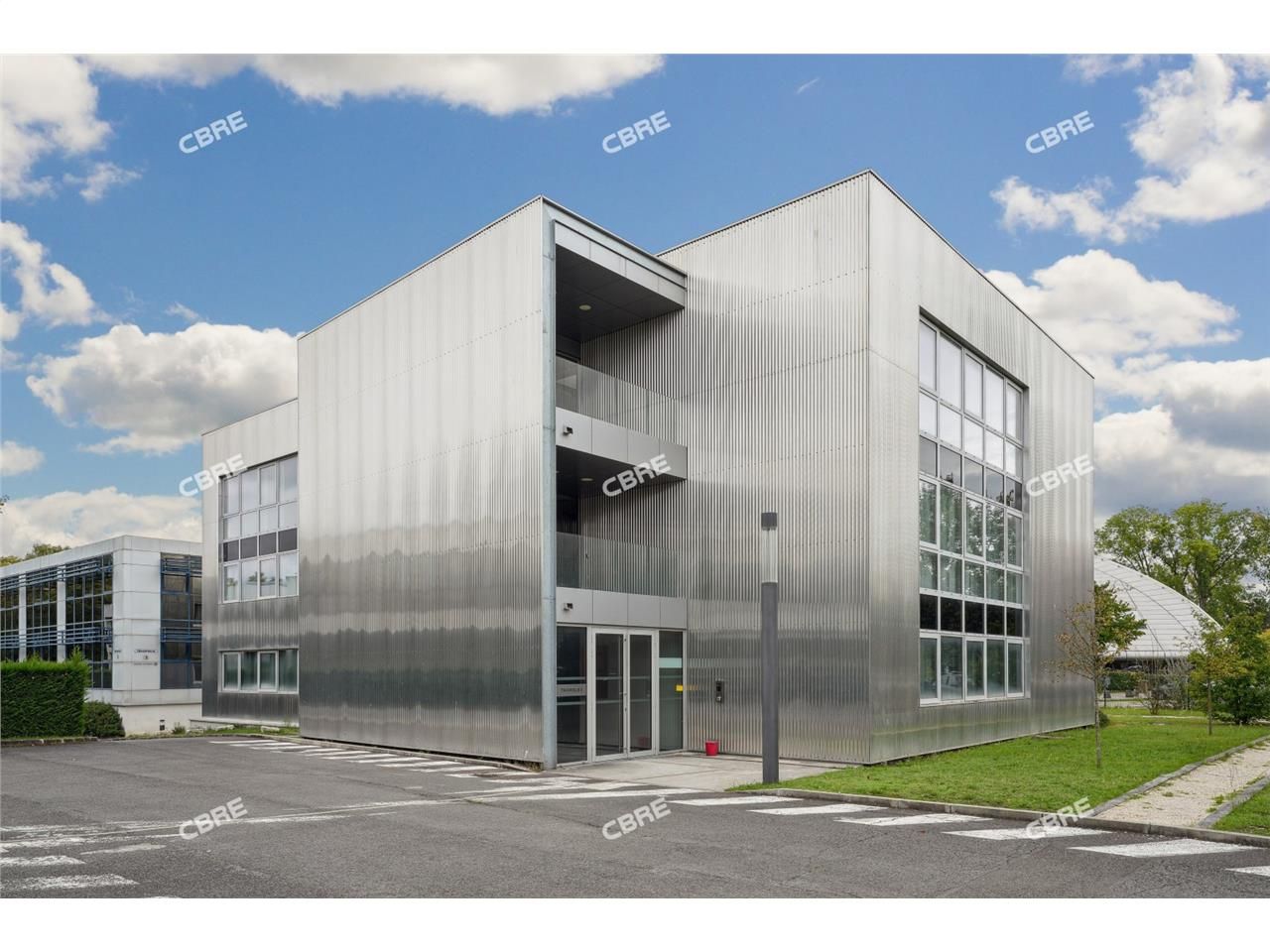 A VENDRE - A LOUER - CBRE vous invite à venir déc