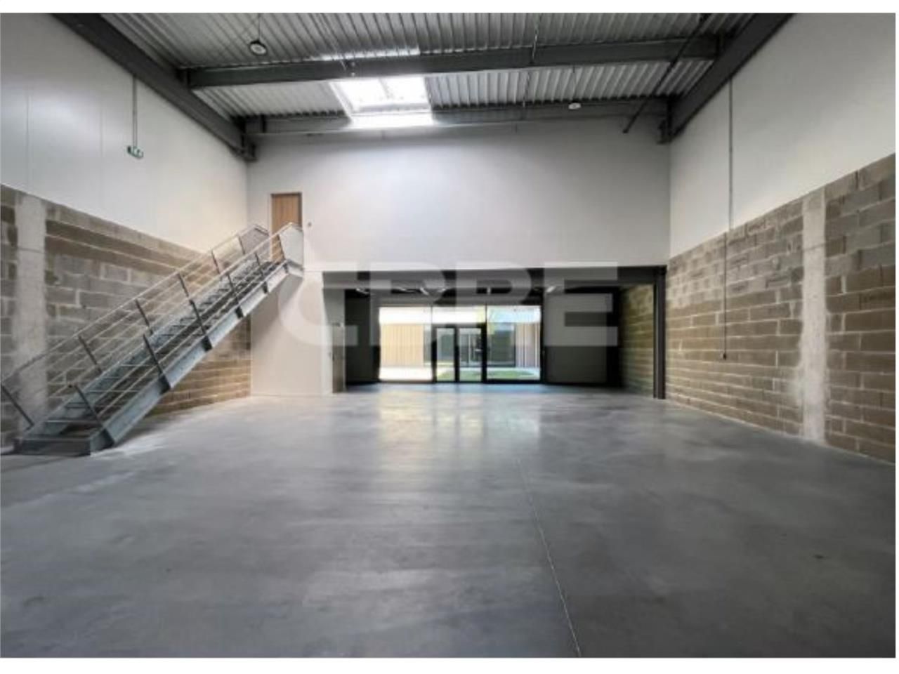 LOCATION : Au coeur du Parc d'Activités VERT CAST