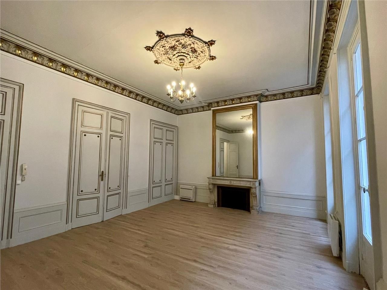 BORDEAUX CENTRE - PORTE CAILHAU - BUREAUX RENOVES