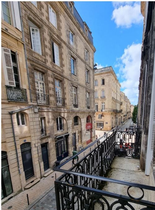 BORDEAUX CENTRE - PORTE CAILHAU - BUREAUX RENOVES