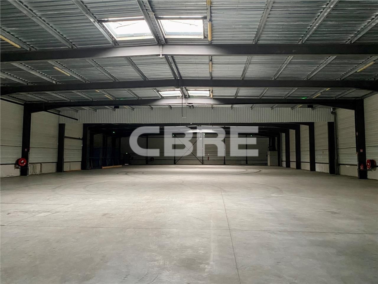 LOCATION - ENTREPÔT  : Venez découvrir cet entrep