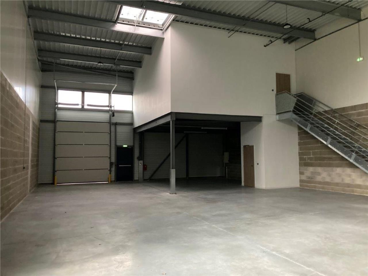 LOCATION : Au coeur du Parc d'Activités VERT CAST