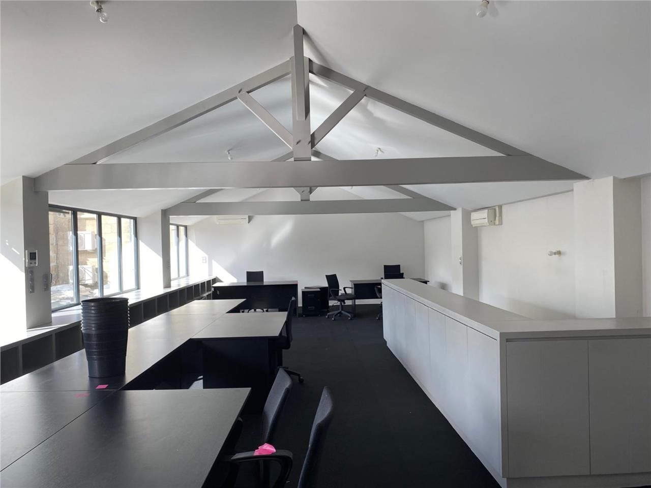 A VENDRE, immeuble de bureaux plein de charme de 