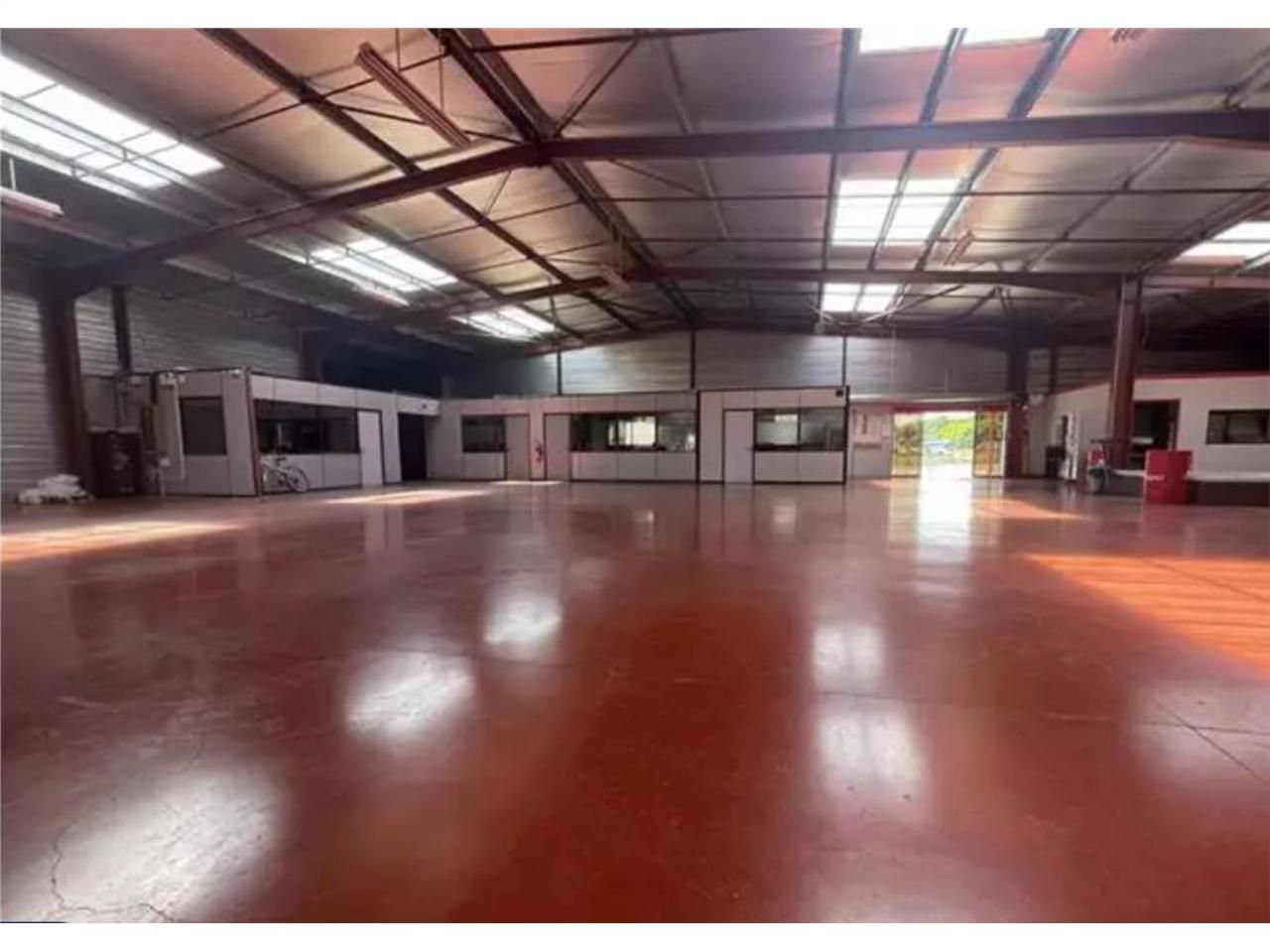 RARE EN PREMIERE LIGNE : CBRE vous propose à la l