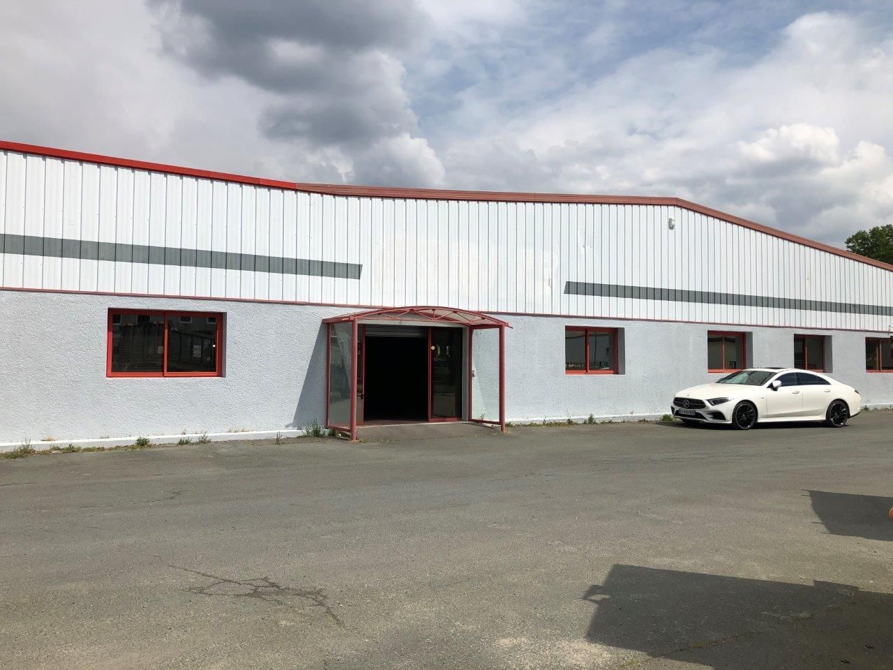 RARE EN PREMIERE LIGNE : CBRE vous propose à la l