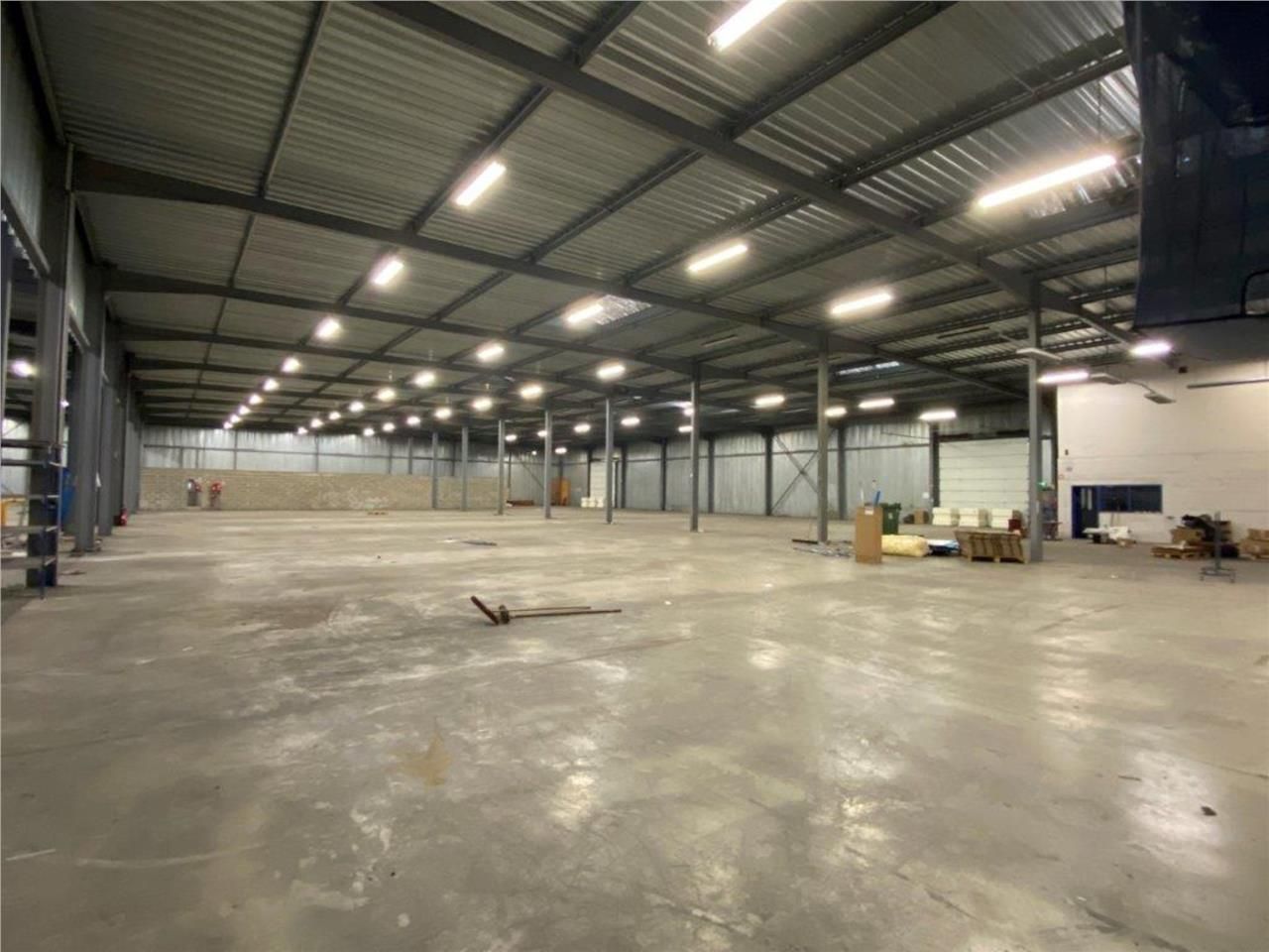 A VENDRE BÂTIMENT PROCHE TRAMWAY : CBRE vous prop