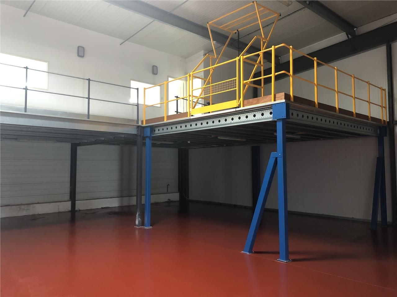 A LOUER, local d'activités de 330 m² environ situ