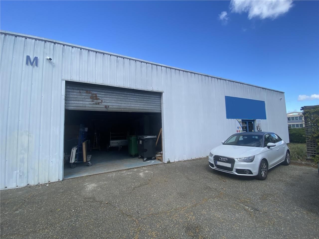 À LOUER - LOCAL D'ACTIVITES 260 M² environ - GRAD