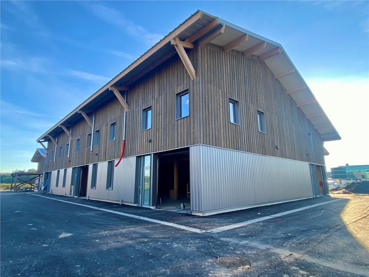 À LOUER - CELLULES ARTISANALES NEUVES de 47 à 360