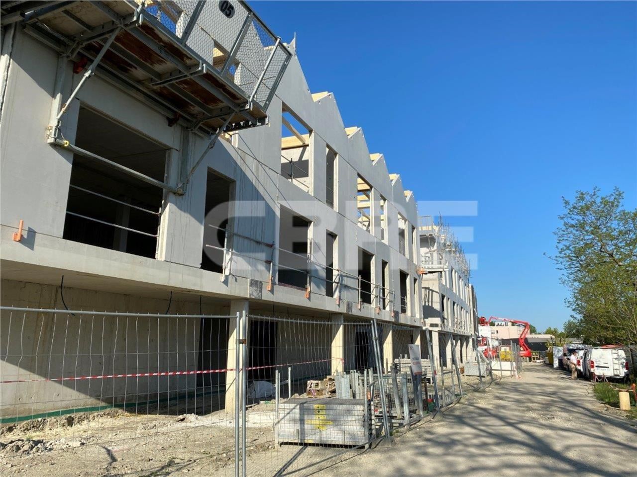Rare à louer locaux d'activités au pied du tramwa