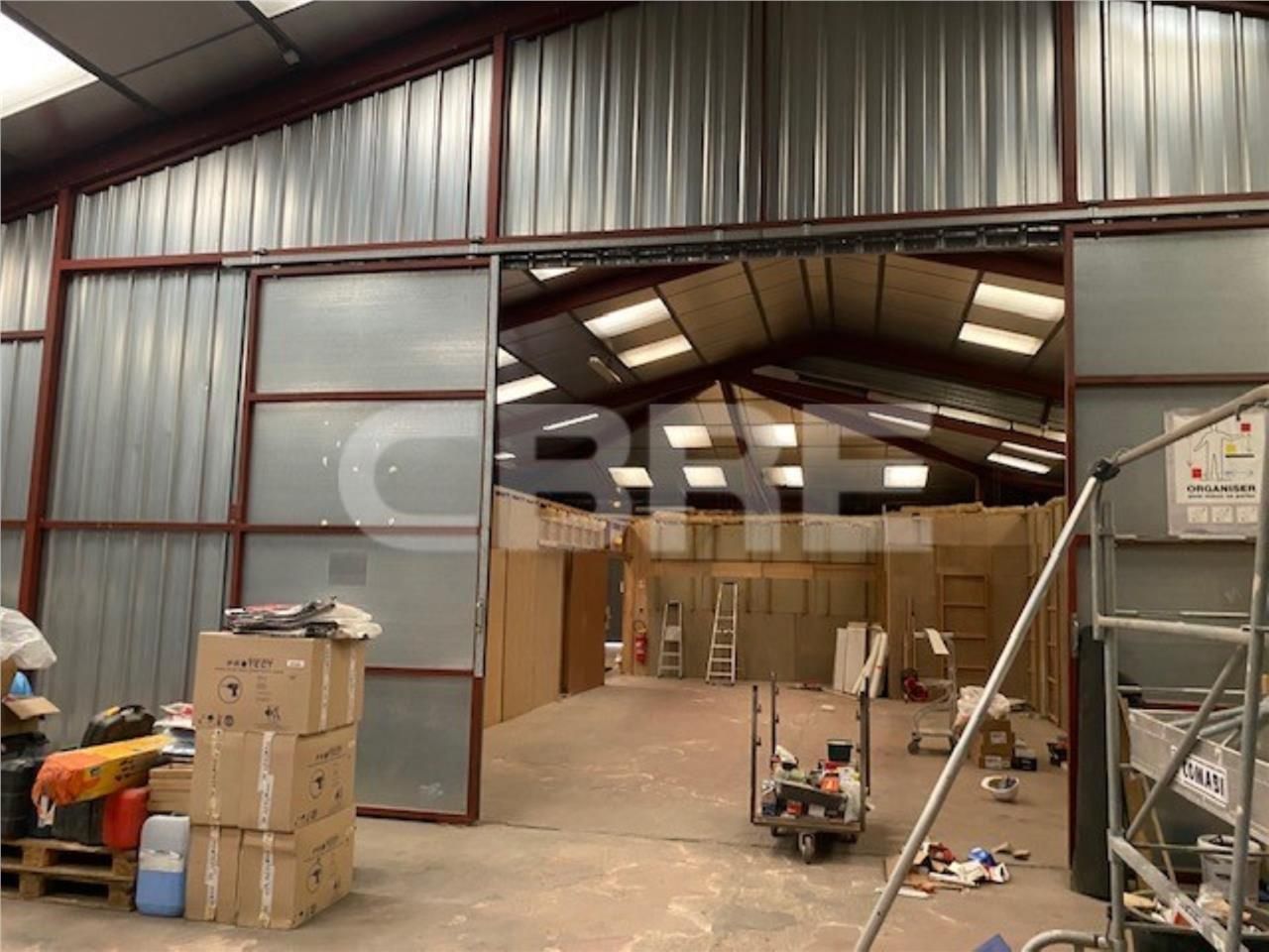 À LOUER - LOCAL D'ACTIVITES 662M² environ - GRADI