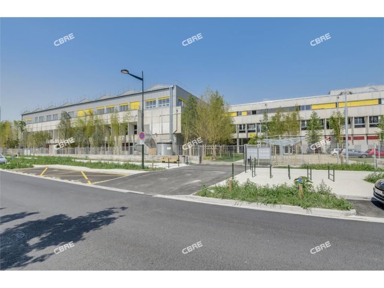 CBRE vous propose un plateau de 1 530 m² divisibl