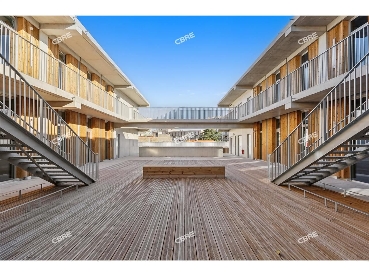 A LOUER BUREAUX - 5 556 m² divisibles. Bat G&H : 