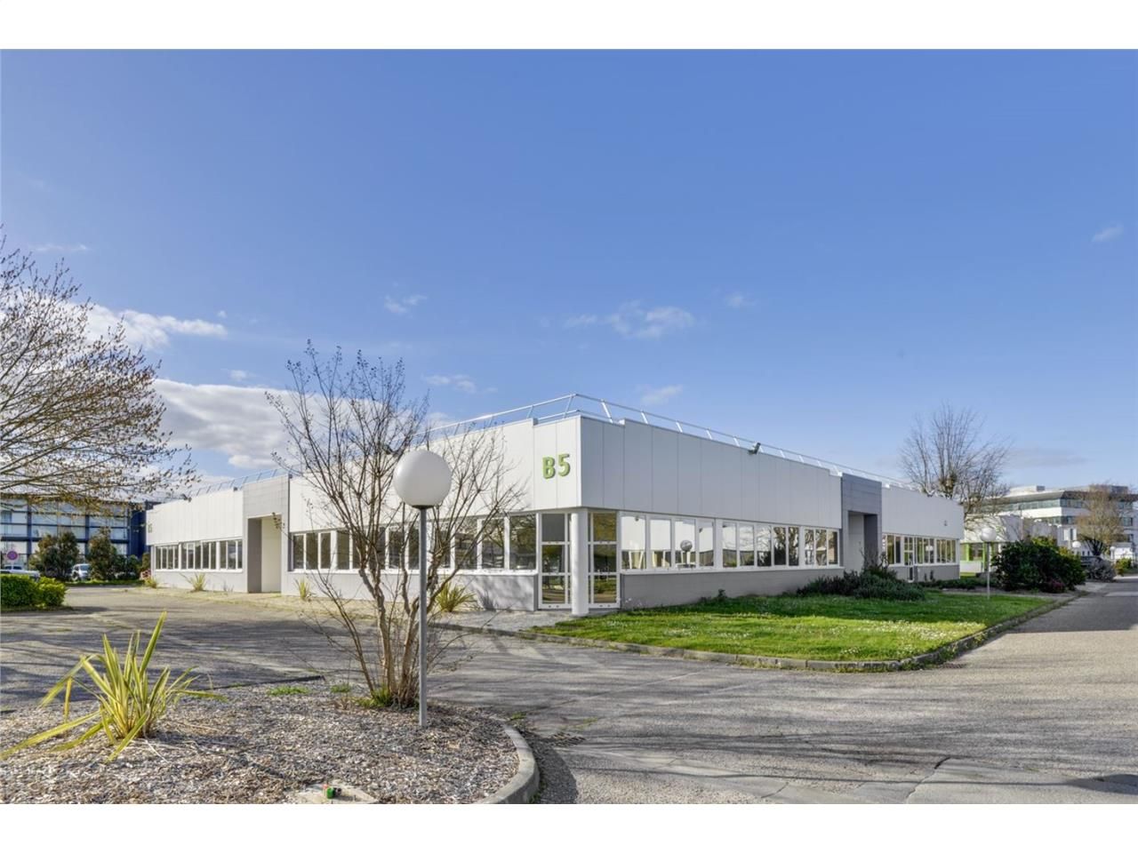 À Vendre - Immeuble de Bureaux de Plain-Pied - Em